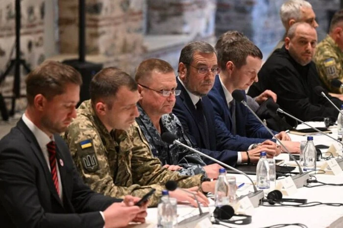 Українська делегація прибула до Туреччини на переговори