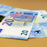 Курс євро наблизився до 50 гривень