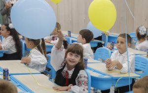 В Україні запускають нову виплату – “Пакунок школяра”