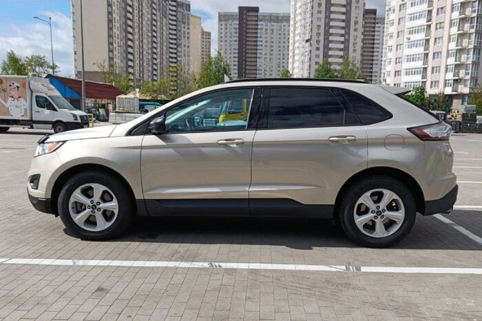 Ексчиновниця на Чернігівщині «урвала» престижний Ford за 20 тис. грн