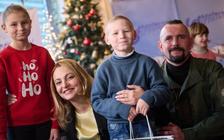 Свято від авіакомпанії «Українські вертольоти»: діти-сироти завітали в гості до Миколая-Чудотворця та на Ukraine WOW Реклама