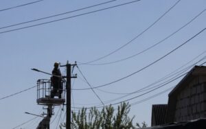 Люди у чотирьох областях без світла через обстріли РФ новини LBua