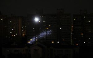 Відключення світла сьогодні в Україні застосовуються графіки новини LBua