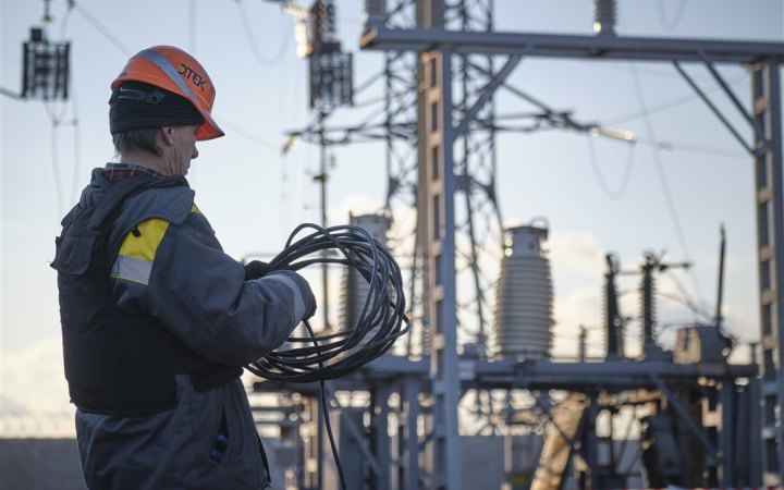 Відключення світла Без світла люди у 3 областях через обстріли новини LBua