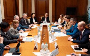 В Україну прибула з візитом віцепрезидентка Світового банку LBua