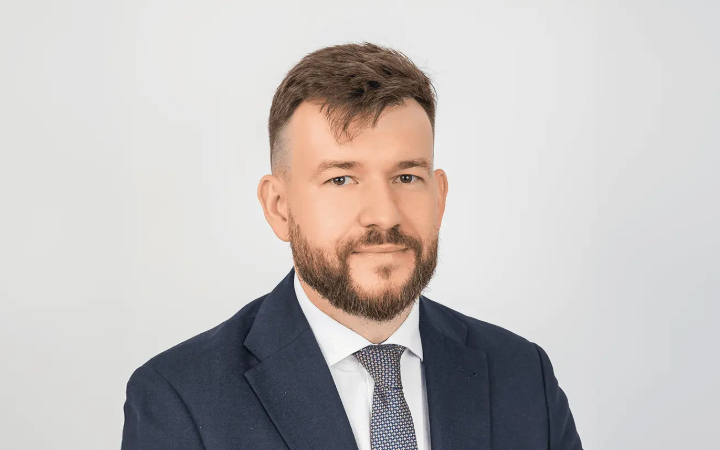 З 1 січня посадові оклади соцпрацівників зростуть майже в 25 рази