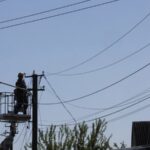 Війна в Україні: Дві області відновлюють мережі після атак РФ