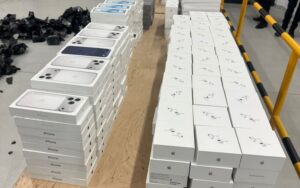 На кордоні Львівські митники виявили контрабанду айфонів на 35 млн новини LB.ua