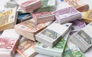 Курс євро: банки підняли курс понад 51 грн