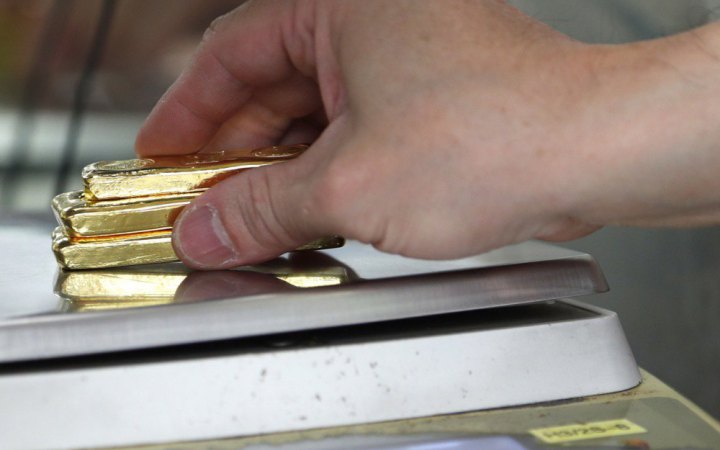 Золото та срібло рекордно обвалилися в ціні після максимуму