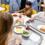 Із вересня всі учні у школах харчуватимуться безкоштовно
