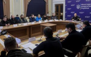 18:23
    
Шмигаль: завдяки цілодобовій роботі ремонтних бригад та погоді є позитивна динаміка по світлу