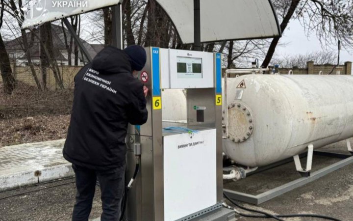 На Буковині та Хмельниччині викрили підпільні АЗС новини LB.ua