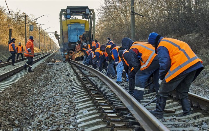 Понад 1000 км колій зремонтують цього року