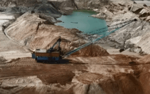 Кабмін запустив аукціони спецдозволів на три родовища титанових руд