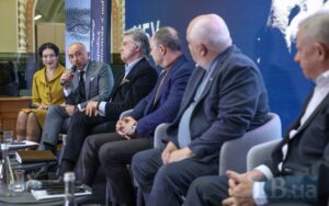 Очільники Нацбанку різних років розповіли як НБУ долав ключові кризи репортаж