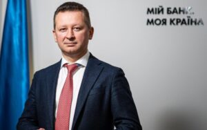 Валютний ринок: Ощадбанк тимчасово не ввозить готівку в Україну