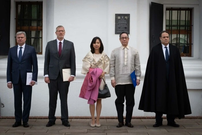 Зеленський прийняв вірчі грамоти від нових послів чотирьох країн