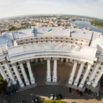 Уперше з часів Другої світової війни: через нічний обстріл Києва пошкоджено історичну будівлю МЗС