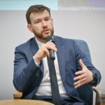 Улютін розповів про причини затримки виплат при народженні дитини новини LB.ua
