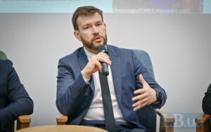 Улютін розповів про причини затримки виплат при народженні дитини новини LB.ua