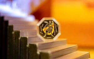 НБУ ввів в обіг восьмикутну монету на честь Олександри Екстер новини LB.ua