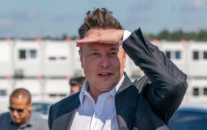 Ілон Маск втратив статус трильйонера через падіння акцій