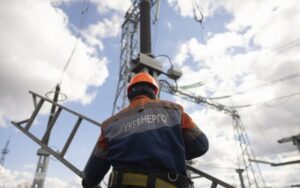 Через спеку енергосистема в Україні працюватиме в напруженому режимі найближчими днями