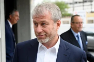 Зеленський передав послання Путіну через відомого олігарха, Financial Times дізнався його ім’я