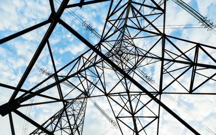 Знеструмлення в чотирьох областях через обстріли та негоду новини LB.ua