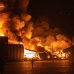 Російська атака знищила ТЦ Епіцентр у Сумах: пожежа вночі