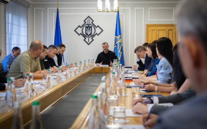 Секретар РНБО зустрівся з бізнесм: говорили про захист складів і логістики
