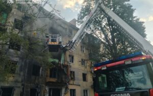 Павлоград отримав два генератори для модульного містечка ВПО