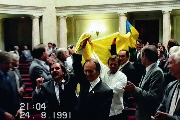 Нардепи, які 35 років тому голосували за Незалежність, отримають солідні виплати – законопроєкт