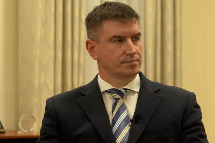 «Диванний мільйонер» із Міноборони знову влип у скандал через «гроші дружини друга»