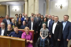 Партія Порошенка вимагає припинити бойові дії (заява)
